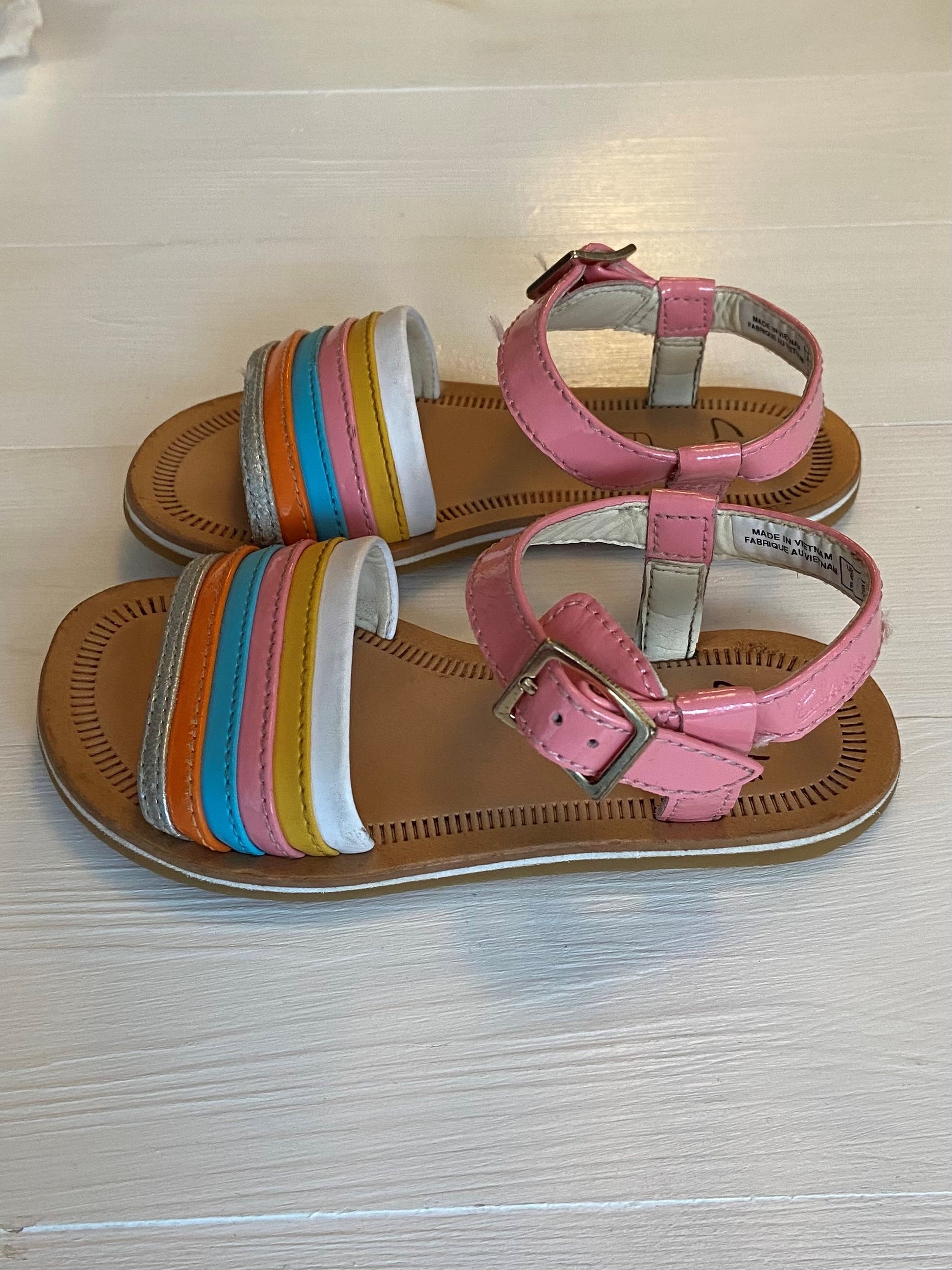 pre loved girls sandals by clarks at whippersnappers online